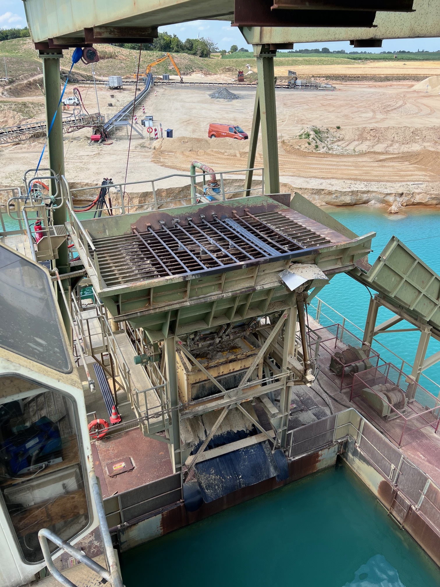 Levage et renforcement de trémie à Vritz (44) : Un Travail d&rsquo;Équipe de 89 ART