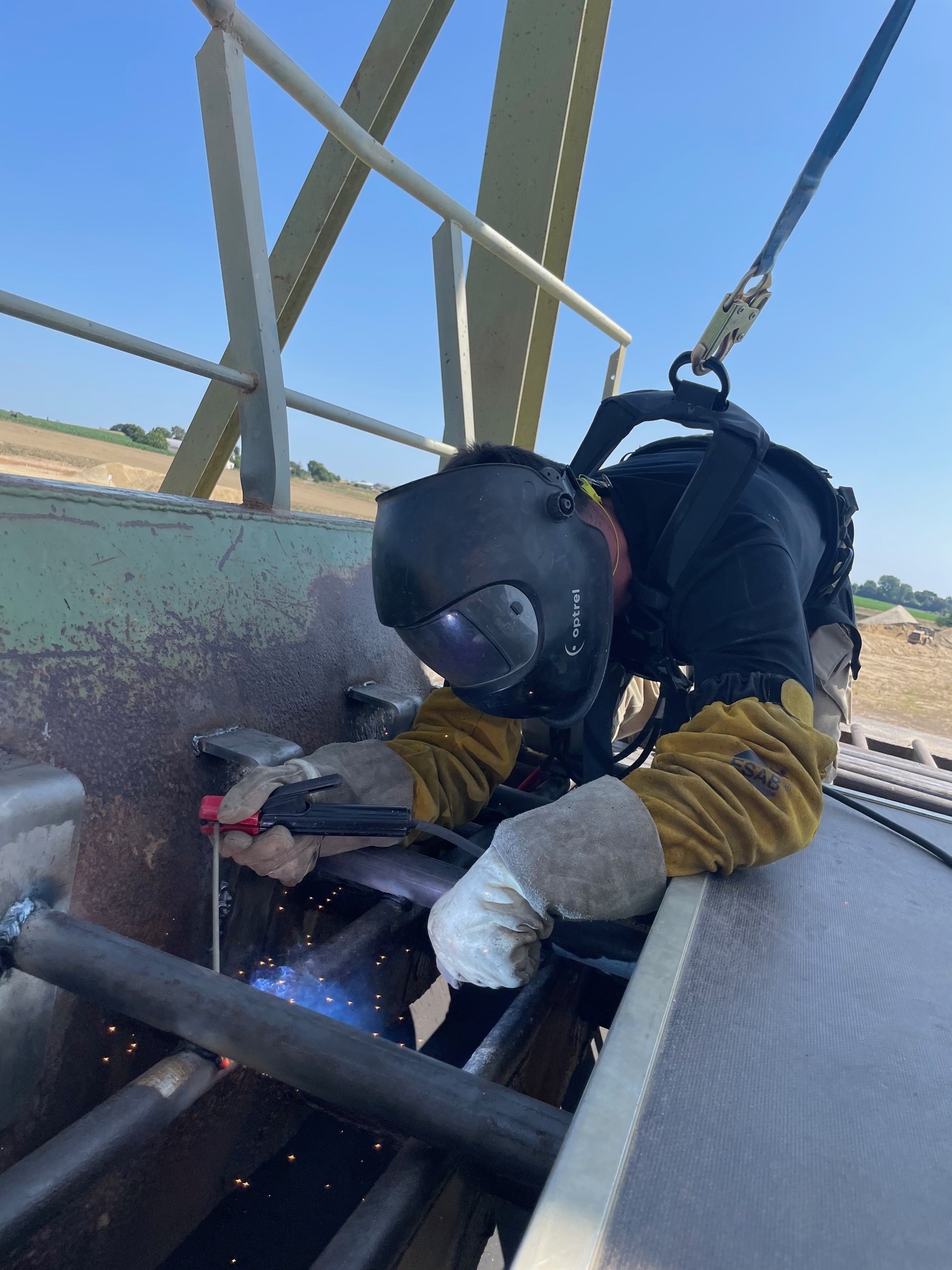 Levage et renforcement de trémie à Vritz (44) : Un Travail d&rsquo;Équipe de 89 ART