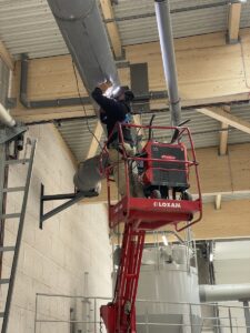 Installation de tuyauterie en acier DN 500 à Rennes – 89 Art, Soudure TIG et accès difficile