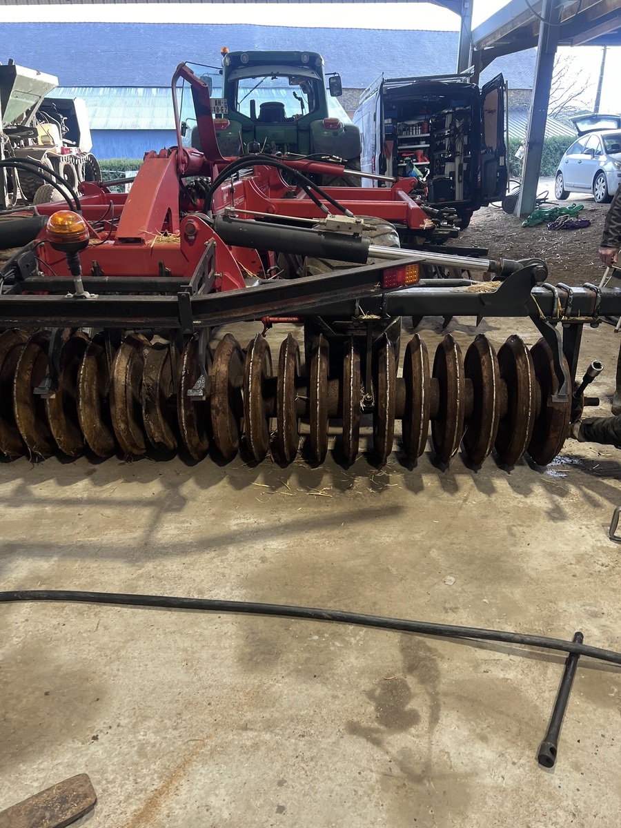 Réparation et soudure de machine agricole à Nantes – 89 Art, entretien et renforcement