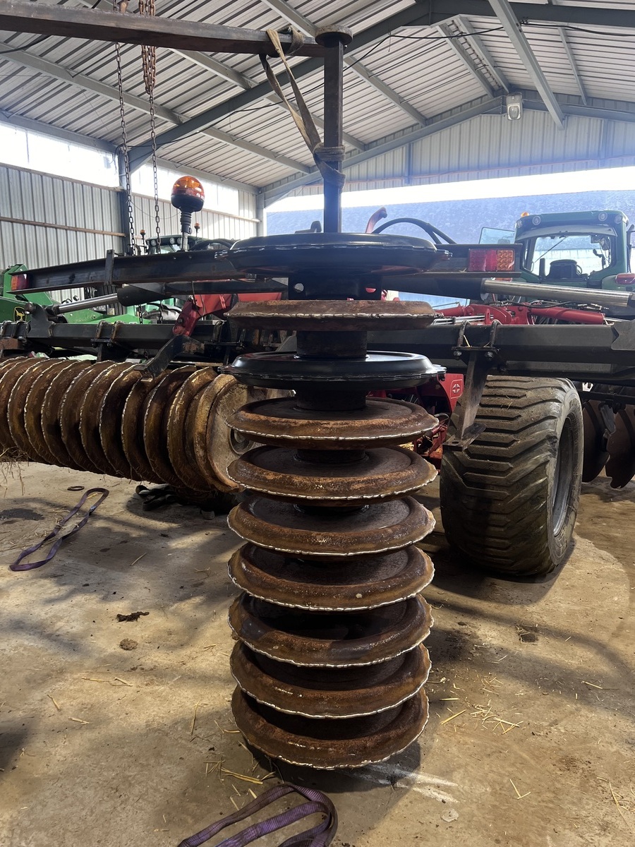 Réparation et soudure de machine agricole à Nantes – 89 Art, entretien et renforcement